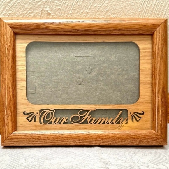 🔵 5”x7” Oak Photo Picture Frame With “Our Family” Laser Cut Mat Insert - Picture 6 of 6